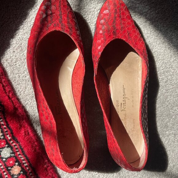 Gorgeous Ferragamo Red Snakeskin Flats - 6 1/2 or 7 - Picture 5 of 5